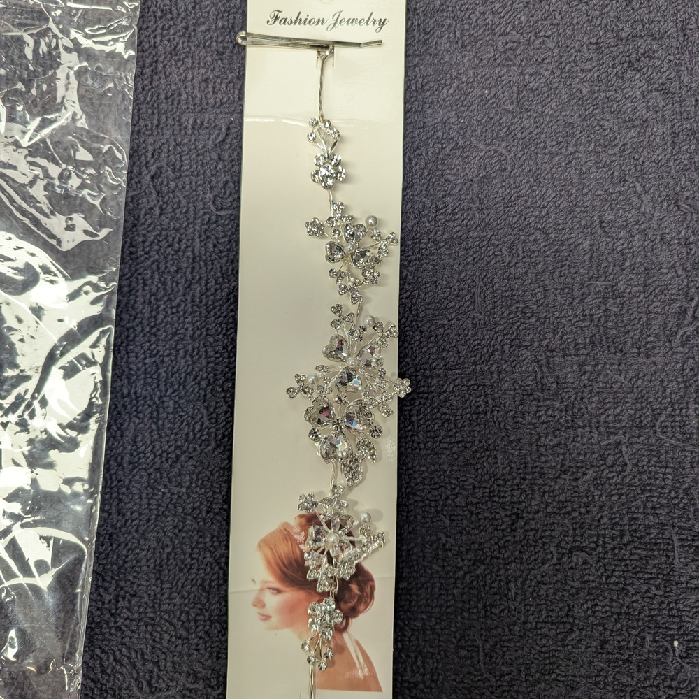 Elegant Silver Floral Hair Accessory